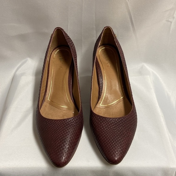 Vionic Madison Mia Snake Embossed Leather Pumps Heels Burgundy Size 9 - Picture 3 of 7